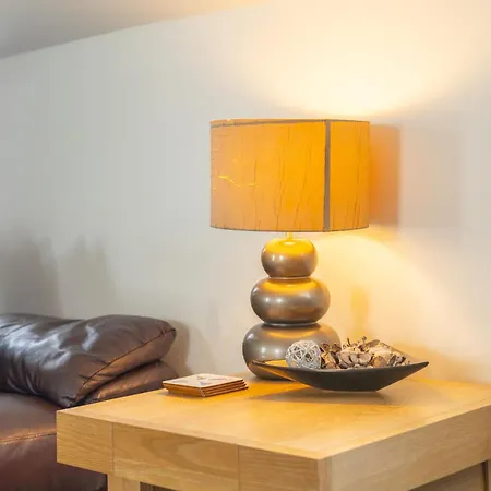 Host & - Woodlands View Apartment *